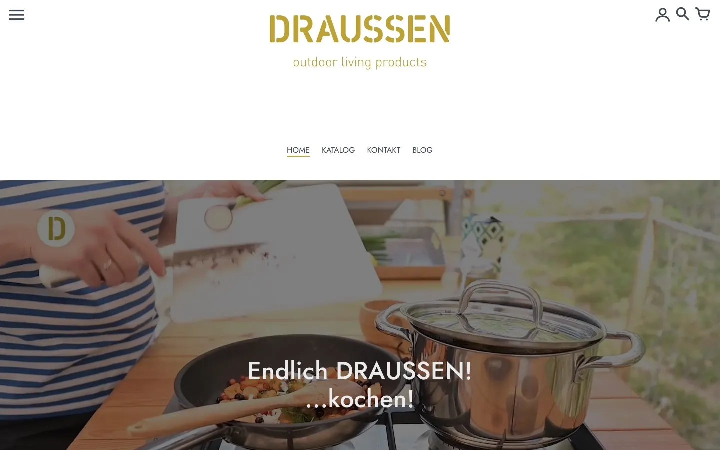 Startseite von draussen.eu mit dem Schriftzug DRAUSSEN und einer Outdoor-Küche